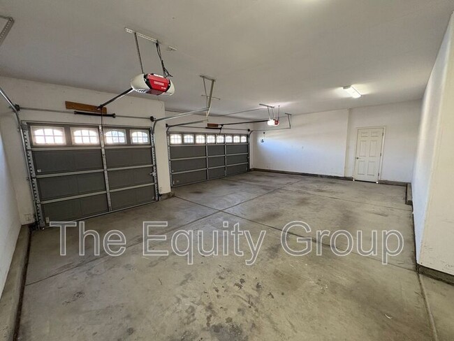 5235 W Nellis Ct in Visalia, CA - Building Photo - Building Photo