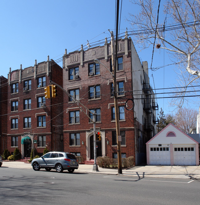 807 Trefoil Manor in Bayonne, NJ - Foto de edificio - Building Photo