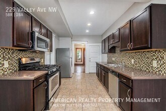 229 Valley Ave NW in Grand Rapids, MI - Building Photo - Building Photo