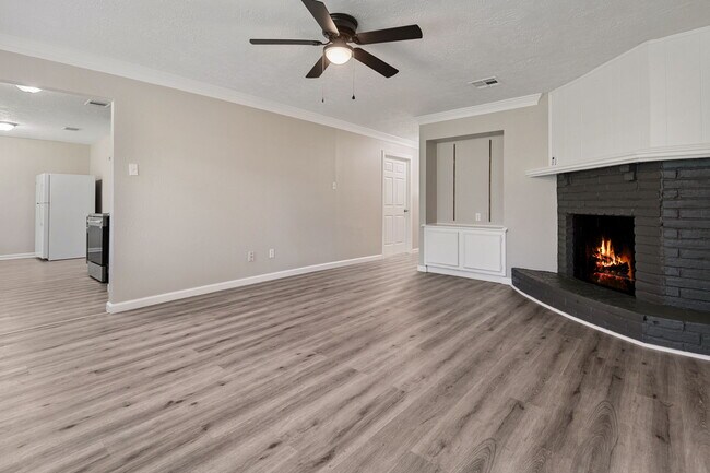 15311 Old Creek Rd in Houston, TX - Building Photo - Building Photo