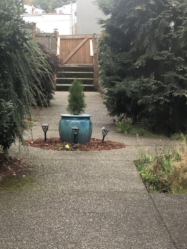 10543 Midvale Ave in Seattle, WA - Building Photo - Building Photo