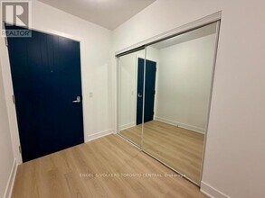 359 Simcoe St N in Oshawa, ON - Building Photo - Building Photo