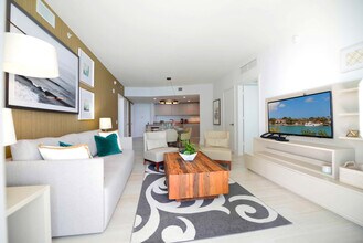 4111 S Ocean Dr in Hollywood, FL - Building Photo - Building Photo
