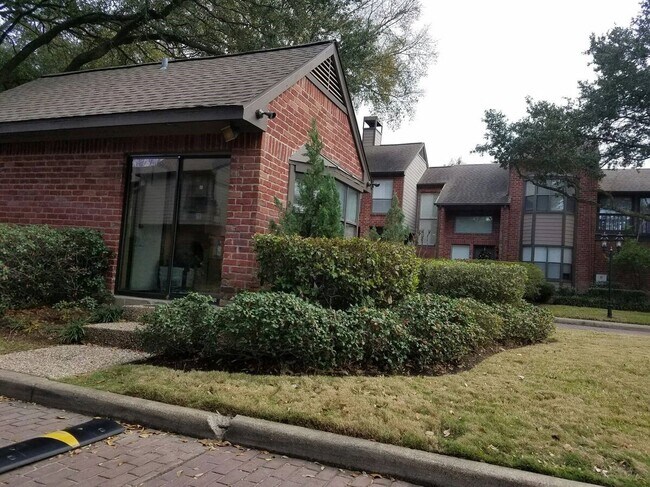 7447 Cambridge St in Houston, TX - Building Photo - Building Photo