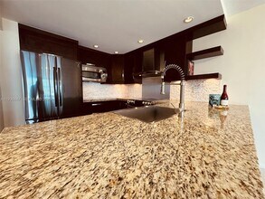 1901 Brickell Ave in Miami, FL - Building Photo - Building Photo