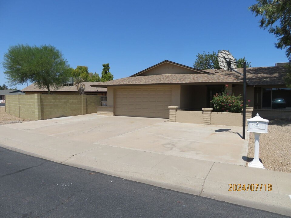 11246 N 50th Dr in Glendale, AZ - Building Photo