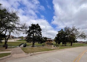 231 N Waterford Oaks Dr in Cedar Hill, TX - Building Photo - Building Photo