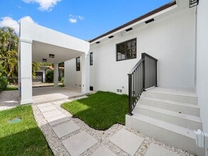 39 Palermo Ave in Coral Gables, FL - Building Photo - Building Photo