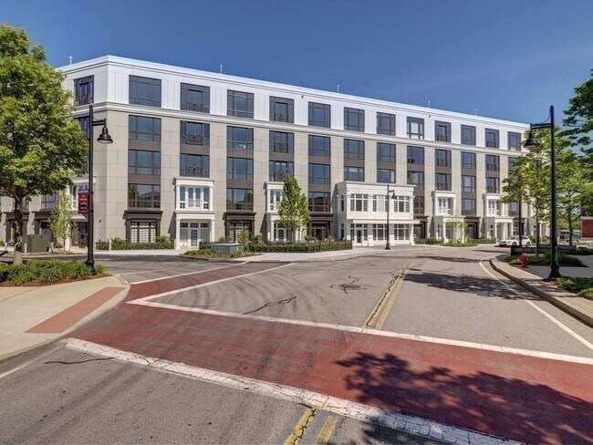 10 Shipyard Dr in Hingham, MA - Foto de edificio - Building Photo