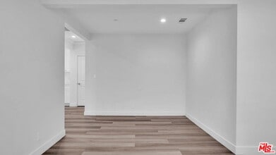 126 S Manhattan Pl in Los Angeles, CA - Building Photo - Building Photo