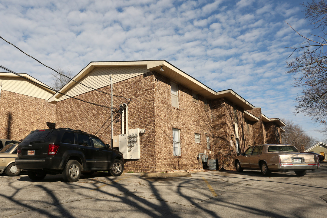 Oakwood Place in Fayetteville, AR - Foto de edificio