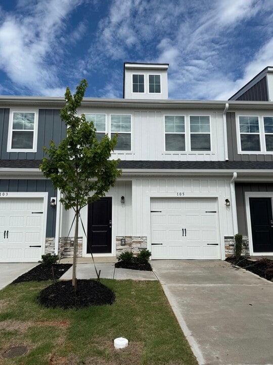 105 Santorini Way in Mauldin, SC - Building Photo
