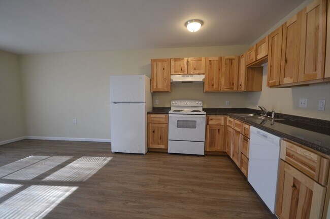 615 S 8th St in Deepwater, MO - Building Photo - Building Photo