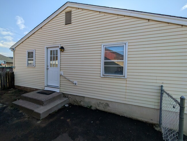 207 Main St in Middlefield, CT - Building Photo - Building Photo