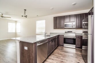 1196 Warrens Way in Manning, SC - Foto de edificio - Building Photo