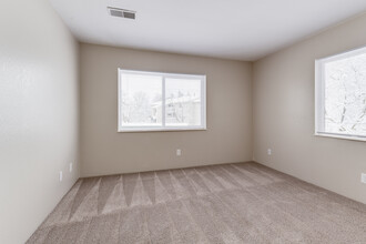 Cedar Trail Apartments in Kalamazoo, MI - Building Photo - Interior Photo