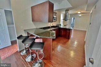 1506 Brown St-Unit -1ST FLOOR in Philadelphia, PA - Building Photo - Building Photo
