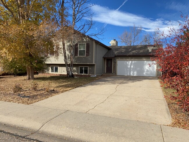 2325 Yorkshire St in Fort Collins, CO - Foto de edificio - Building Photo