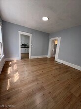 946 E 79th St, Unit 1 in Cleveland, OH - Building Photo - Building Photo