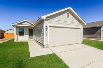 2823 Gustavo Dr in Converse, TX - Building Photo - Building Photo
