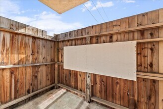 4932 Lennox Blvd in Inglewood, CA - Building Photo - Building Photo