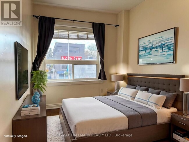 2038 Danforth Ave in Toronto, ON - Building Photo - Building Photo