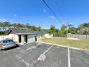 7071 Bee Ridge Rd in Sarasota, FL - Building Photo - Building Photo