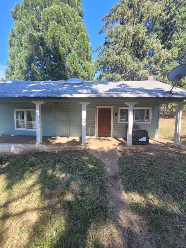 property at 908 S Cedar St