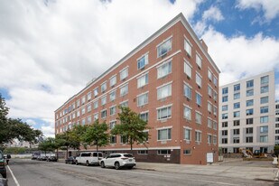 Hallets Cove in Long Island City, NY - Building Photo