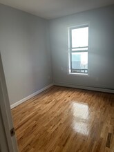 672 E 224th St in Bronx, NY - Foto de edificio - Building Photo