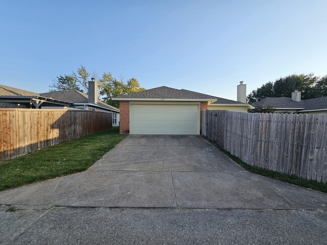 919 Crestwood Dr in Cedar Hill, TX - Building Photo - Building Photo
