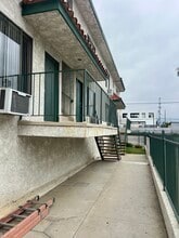 San Fernando in Sylmar, CA - Foto de edificio - Building Photo