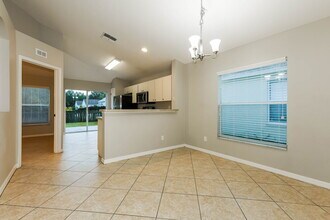 7554 Oxford Garden Cir in Apollo Beach, FL - Building Photo - Building Photo