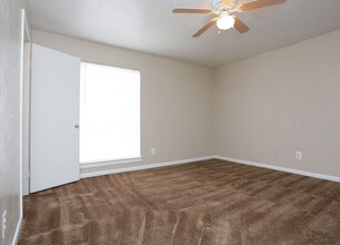 Bella Vista Sol in Dallas, TX - Building Photo - Interior Photo