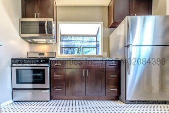 3034 E Vista St in Long Beach, CA - Building Photo - Building Photo