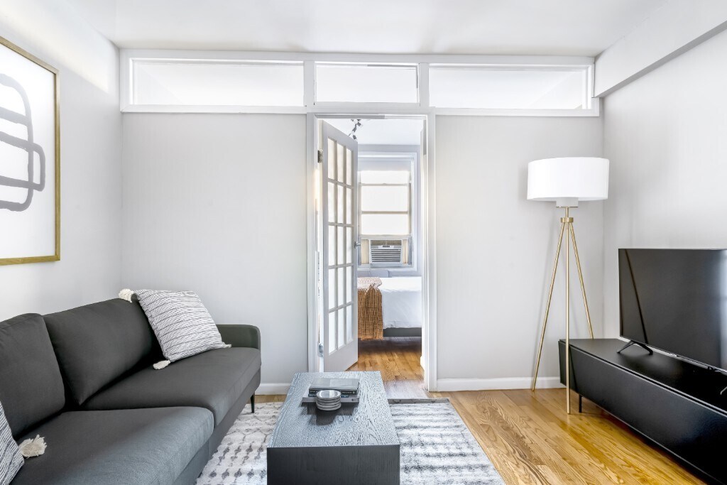 340 E 58th St in New York, NY - Building Photo