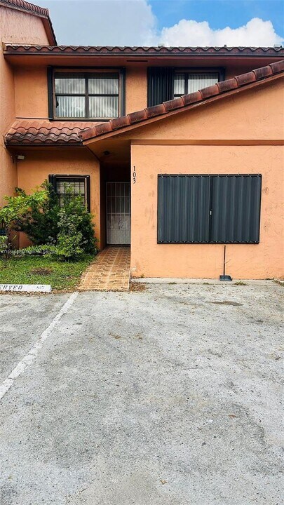 6345 W 27th Ln in Hialeah, FL - Building Photo