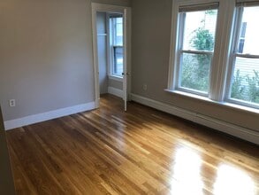 9 Oak Square Ave, Unit #2F in Boston, MA - Building Photo - Building Photo