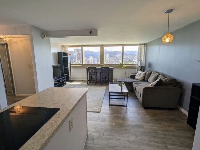 445 Seaside Ave in Honolulu, HI - Building Photo - Building Photo