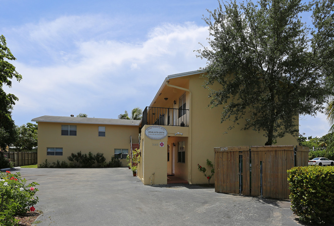 River Terrace Apartments in Fort Lauderdale, FL - Building Photo