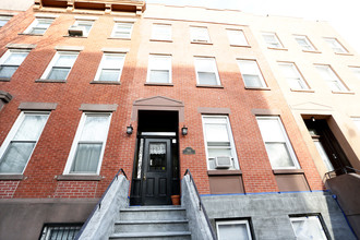 556 Henry St in Brooklyn, NY - Building Photo - Building Photo