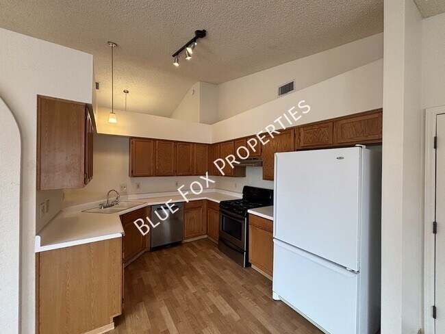 9913 N Woodstone Trail in Tucson, AZ - Building Photo - Building Photo