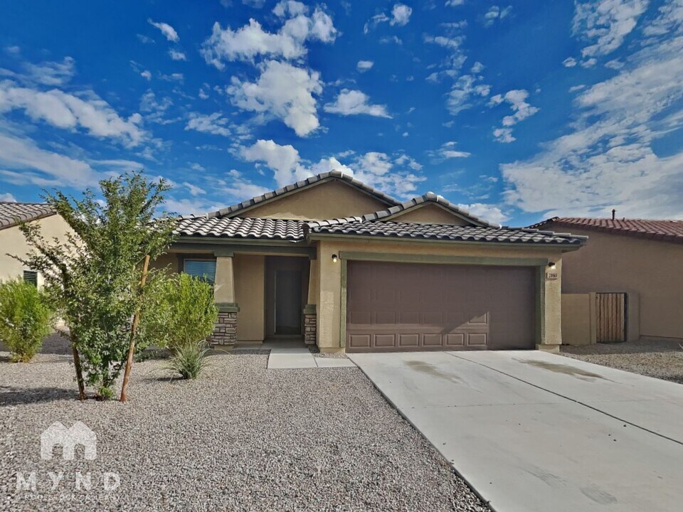 2060 E Velvet Pl in Casa Grande, AZ - Foto de edificio