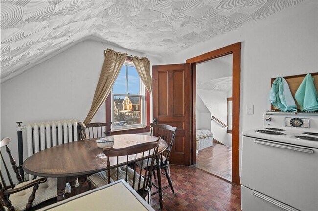 350 Broadway in Newport, RI - Foto de edificio - Building Photo