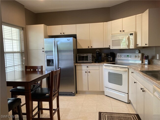 3017 Driftwood Way in Naples, FL - Building Photo - Building Photo