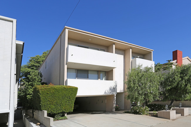 11935 Mayfield Ave in Los Angeles, CA - Building Photo - Building Photo