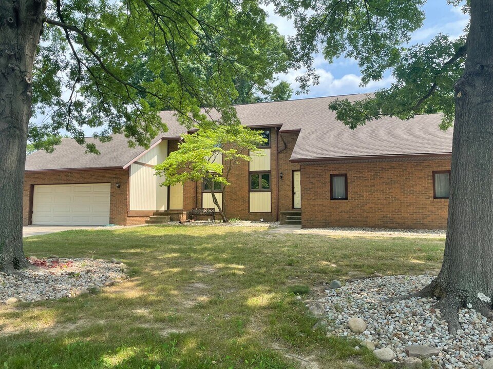 7514 Peachmont Ave NW in North Canton, OH - Building Photo