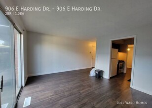 906 E Harding Dr in Urbana, IL - Building Photo - Building Photo