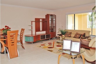 Lakeside Villas in West Palm Beach, FL - Foto de edificio - Interior Photo