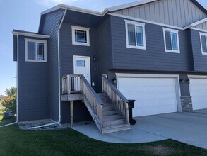 1107 25th St W in Dickinson, ND - Building Photo - Building Photo